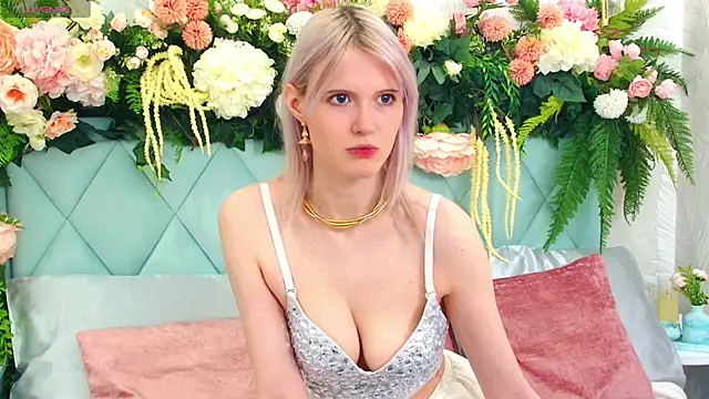 NellieLoyns online show from 10-20-25, 05:35