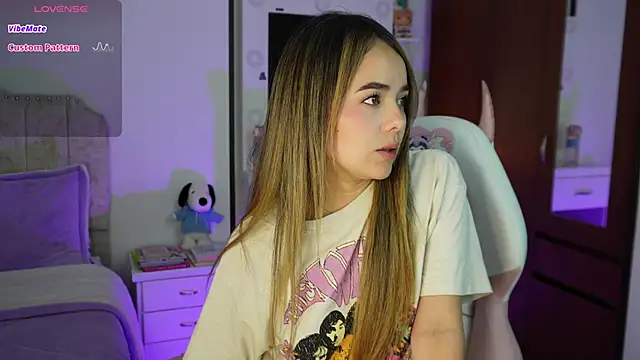 Snapshot of Hannah-Rose chatting on 12-02-25, 01:22 Hannah-Rose online show from 12-02-25, 01:22