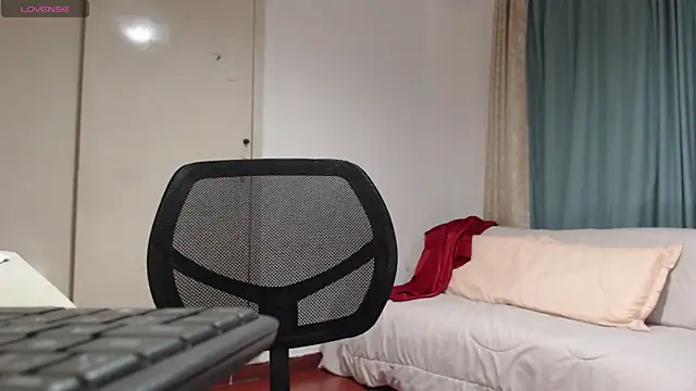 Snapshot of MommyHelpsmee chatting on 11-11-25, 10:15 MommyHelpsmee online show from 11-11-25, 10:15