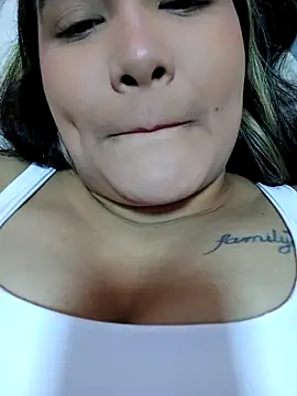 Snapshot of MiaLaurents chatting on 01-07-25, 01:28 MiaLaurents online show from 01-07-25, 01:28