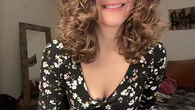 Snapshot of leahsparkles chatting on 01-13-26, 12:21 leahsparkles online show from 01-13-26, 12:21