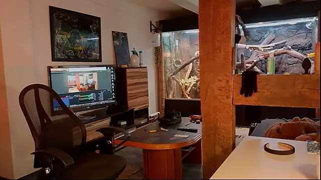 Snapshot of DYasmin69 chatting on 10-26-25, 12:00 DYasmin69 online show from 10-26-25, 12:00