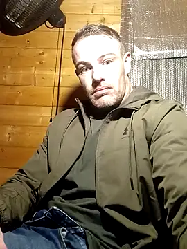 Snapshot of Eddyfrancis87 chatting on 12-22-25, 04:42 Eddyfrancis87 online show from 12-22-25, 04:42