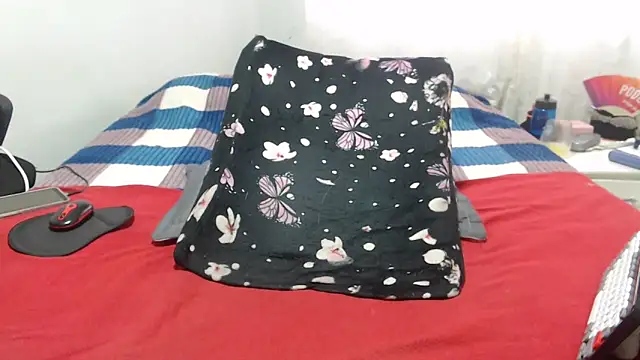 Snapshot of Girlhornyx chatting on 11-13-25, 07:24 Girlhornyx online show from 11-13-25, 07:24