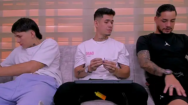 Snapshot of hell_twink chatting on 12-24-24, 07:55 hell twink online show from 12-24-24, 07:55