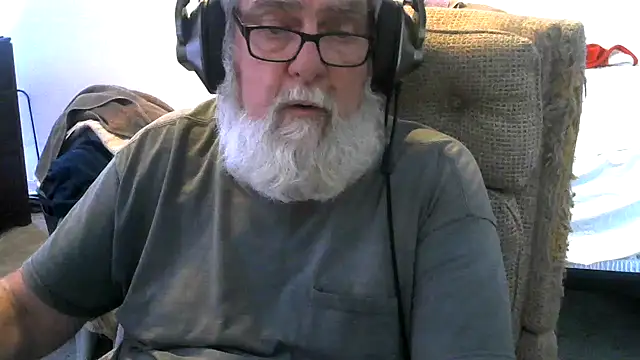 Snapshot of viejo_oso chatting on 05-10-26, 01:11 viejo oso online show from 05-10-26, 01:11