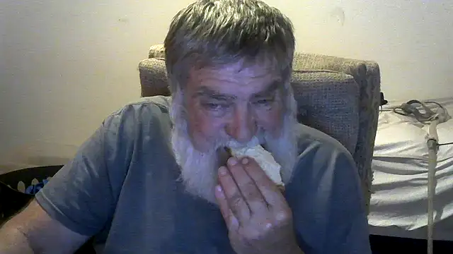 Snapshot of viejo_oso chatting on 05-18-26, 05:57 viejo oso online show from 05-18-26, 05:57