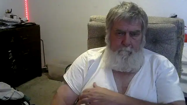 Snapshot of viejo_oso chatting on 05-24-26, 10:26 viejo oso online show from 05-24-26, 10:26
