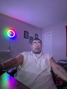 Snapshot of cloudy_couple444 chatting on 02-07-25, 05:20 cloudy couple444 online show from 02-07-25, 05:20