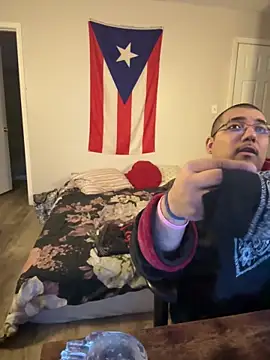 Snapshot of cloudy_couple444 chatting on 02-24-25, 08:27 cloudy couple444 online show from 02-24-25, 08:27