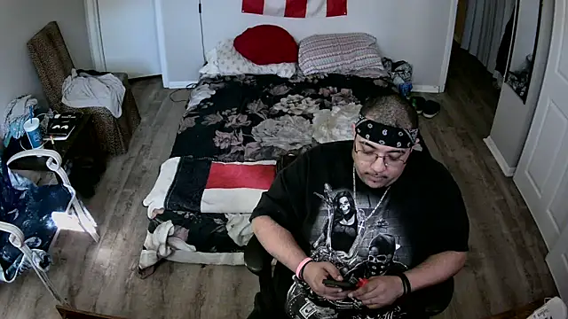 Snapshot of cloudy_couple444 chatting on 02-28-25, 08:18 cloudy couple444 online show from 02-28-25, 08:18