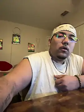 Snapshot of cloudy_couple444 chatting on 03-10-25, 03:34 cloudy couple444 online show from 03-10-25, 03:34