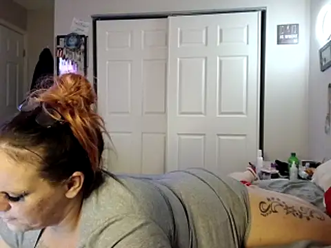 Snapshot of cloudy_couple444 chatting on 10-18-25, 06:37 cloudy couple444 online show from 10-18-25, 06:37