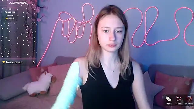 Snapshot of Haley_Vixen chatting on 12-22-25, 09:06 Haley Vixen online show from 12-22-25, 09:06