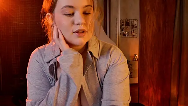 TessPleasure online show from 12-15-25, 10:30