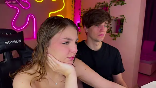 RobertAndLinela online show from 03-18-25, 05:53