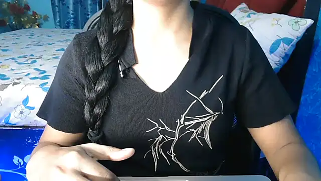 Snapshot of Somiya87 chatting on 06-05-26, 05:07 Somiya87 online show from 06-05-26, 05:07