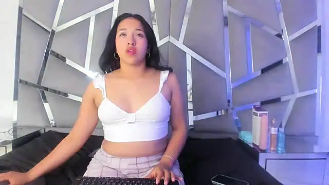 Snapshot of IsabellRodriguez18 chatting on 01-14-25, 10:48 IsabellRodriguez18 online show from 01-14-25, 10:48