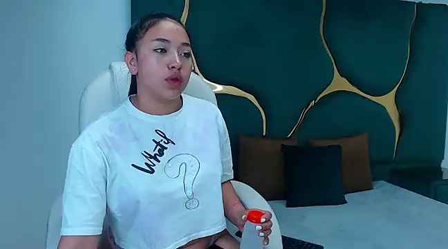 Snapshot of IsabellRodriguez18 chatting on 02-07-25, 04:37 IsabellRodriguez18 online show from 02-07-25, 04:37