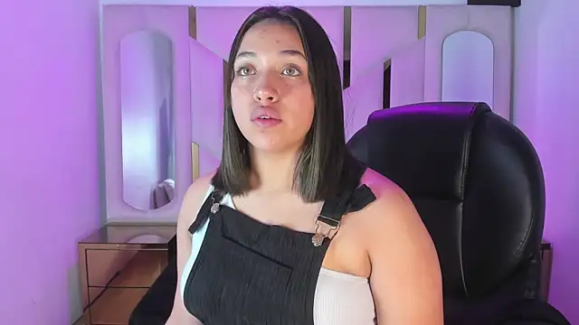 Snapshot of IsabellRodriguez18 chatting on 03-13-26, 03:35 IsabellRodriguez18 online show from 03-13-26, 03:35