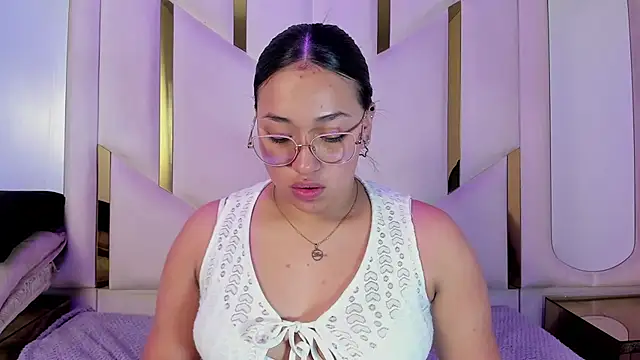 Snapshot of IsabellRodriguez18 chatting on 03-26-26, 03:23 IsabellRodriguez18 online show from 03-26-26, 03:23