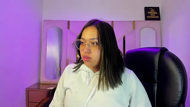 Snapshot of IsabellRodriguez18 chatting on 04-10-26, 03:45 IsabellRodriguez18 online show from 04-10-26, 03:45