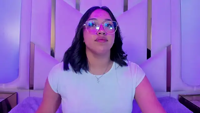 Snapshot of IsabellRodriguez18 chatting on 04-15-26, 03:24 IsabellRodriguez18 online show from 04-15-26, 03:24