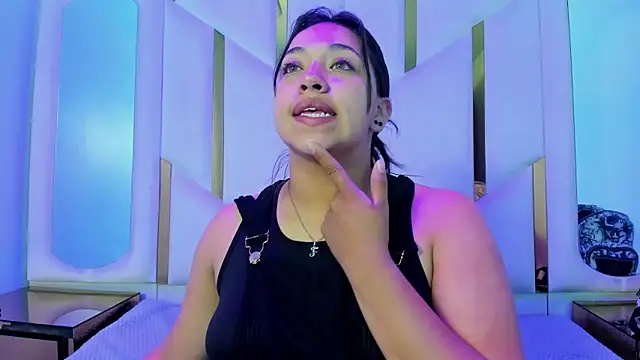 Snapshot of IsabellRodriguez18 chatting on 04-17-26, 04:04 IsabellRodriguez18 online show from 04-17-26, 04:04