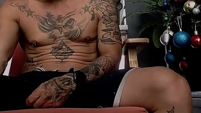 Snapshot of callme_douglas chatting on 12-18-25, 02:34 callme douglas online show from 12-18-25, 02:34