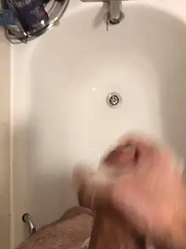 Snapshot of 22TT2295 chatting on 12-29-24, 05:22 22TT2295 online show from 12-29-24, 05:22