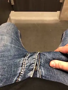 Snapshot of 22TT2295 chatting on 01-11-25, 10:29 22TT2295 online show from 01-11-25, 10:29