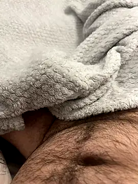 Snapshot of 22TT2295 chatting on 10-30-25, 04:36 22TT2295 online show from 10-30-25, 04:36