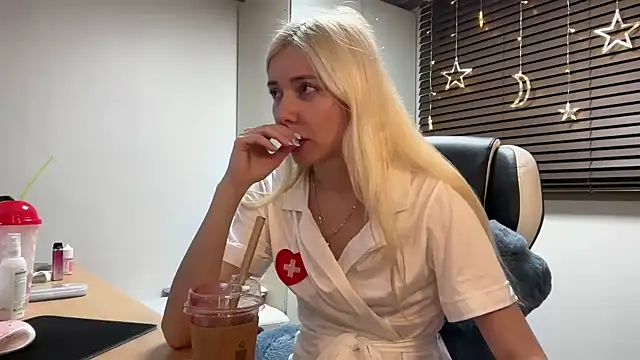 Snapshot of yunasuka chatting on 01-17-25, 06:44 yunasuka online show from 01-17-25, 06:44