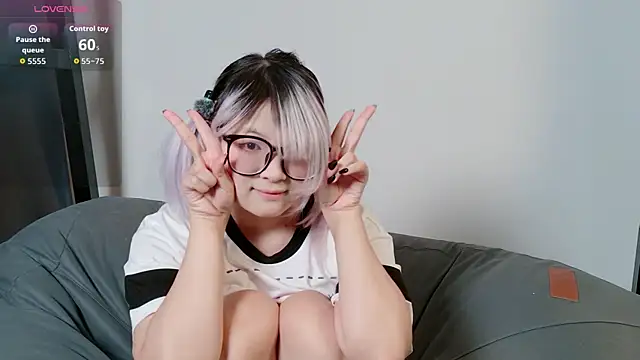 Yu UwU  online show from 04-04-26, 02:36