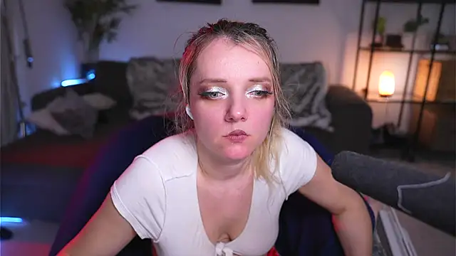 Magnetic Amy online show from 02-17-25, 01:53