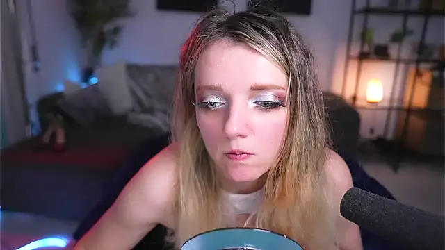 Magnetic Amy online show from 02-27-25, 01:49