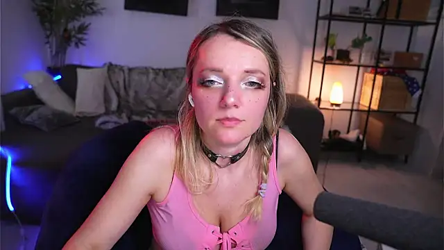 Magnetic Amy online show from 03-10-25, 04:25