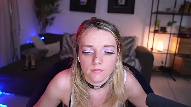 Magnetic Amy online show from 03-17-25, 03:29