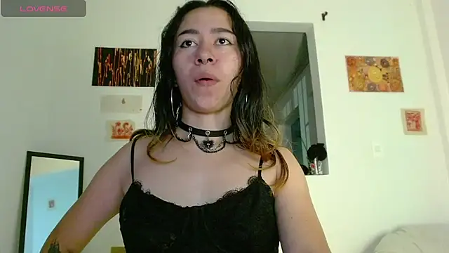 Snapshot of Maam_Ine chatting on 03-10-26, 12:37 Maam Ine online show from 03-10-26, 12:37