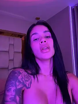 Snapshot of Karol_Towers chatting on 02-24-25, 03:12 Karol Towers online show from 02-24-25, 03:12