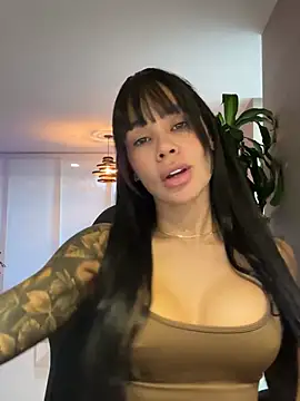 Snapshot of Karol_Towers chatting on 02-25-25, 11:11 Karol Towers online show from 02-25-25, 11:11