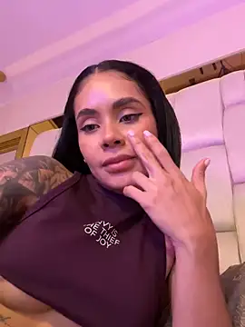 Snapshot of Karol_Towers chatting on 03-01-25, 01:22 Karol Towers online show from 03-01-25, 01:22