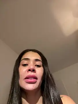 Snapshot of Karol_Towers chatting on 01-16-26, 08:51 Karol Towers online show from 01-16-26, 08:51