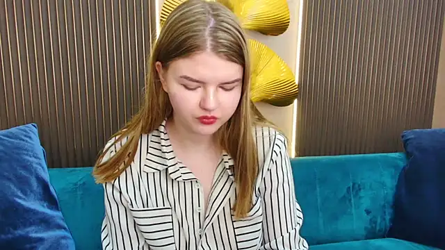 Snapshot of JessyCoss chatting on 03-08-25, 10:32 JessyCoss online show from 03-08-25, 10:32