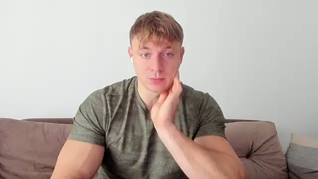 Snapshot of o_r_b_i_t chatting on 12-26-24, 11:21 o r b i t online show from 12-26-24, 11:21