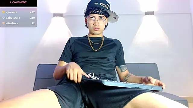 Snapshot of Br4ndxpimm chatting on 01-06-26, 04:11 Br4ndxpimm online show from 01-06-26, 04:11