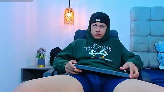 Snapshot of Br4ndxpimm chatting on 02-24-26, 01:53 Br4ndxpimm online show from 02-24-26, 01:53