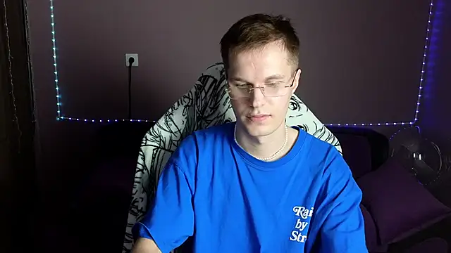 Leonnextdoor online show from 12-29-24, 07:39