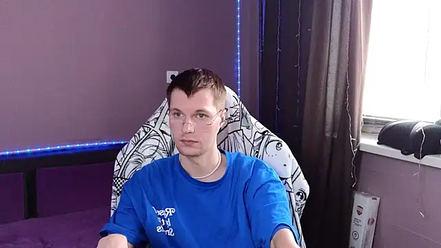 Leonnextdoor online show from 01-11-25, 06:03