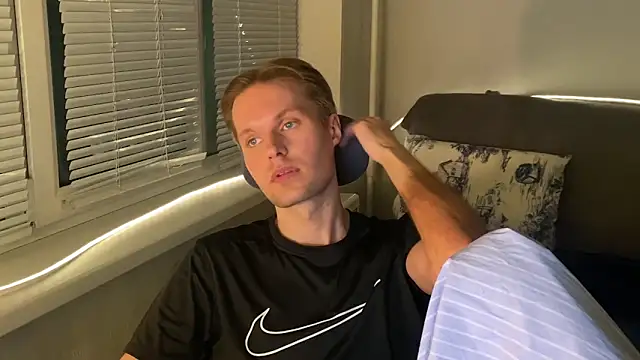 Snapshot of Leonnextdoor chatting on 01-15-26, 06:55 Leonnextdoor online show from 01-15-26, 06:55